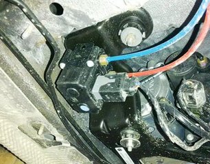 高馬特經典案例--寶馬X6車身懸架空氣彈簧故障分析情況如下